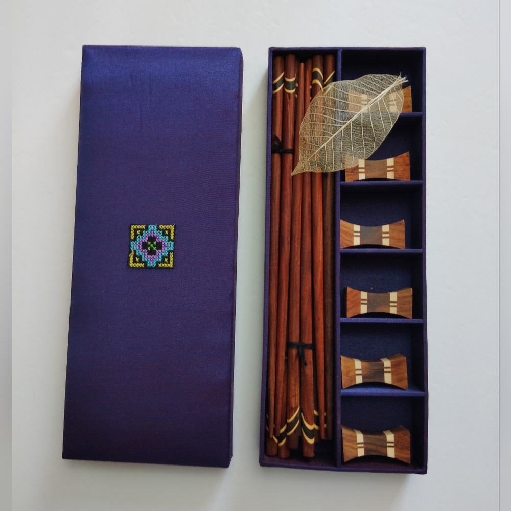 Wood Chopsticks with Resting Holders ~ Set of 6 ~ New in Box